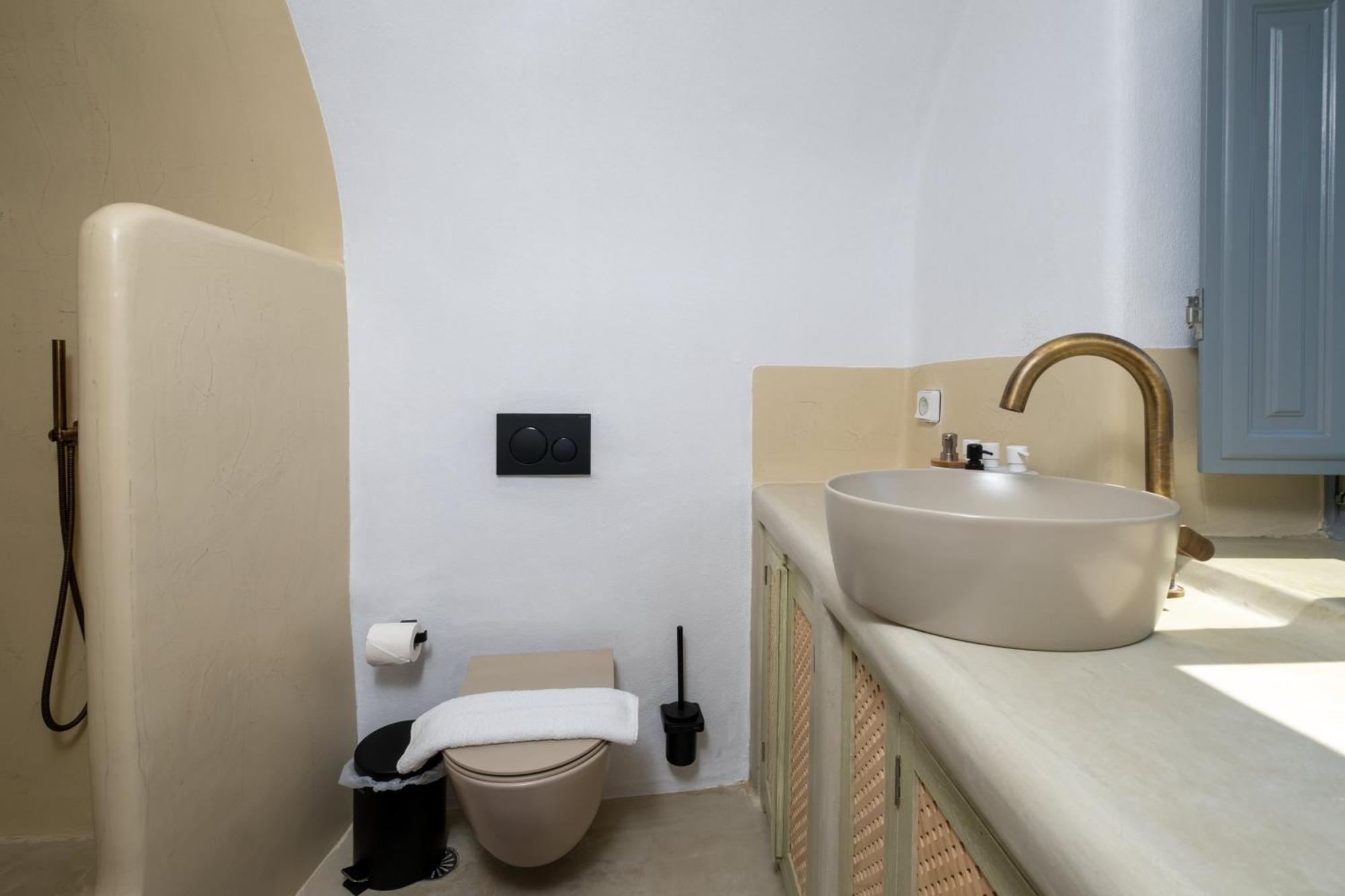 Santoroia Luxury Suites By Caldera Houses Exterior photo