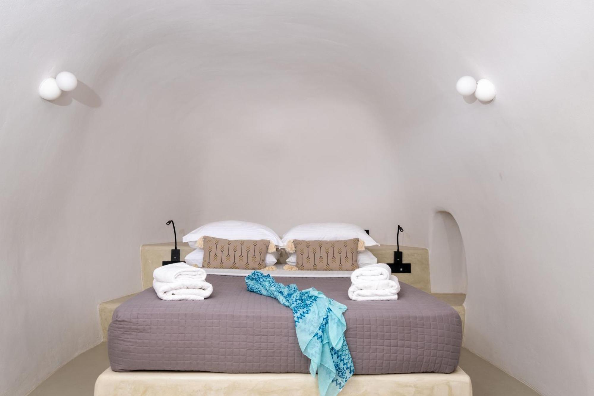 Santoroia Luxury Suites By Caldera Houses Exterior photo