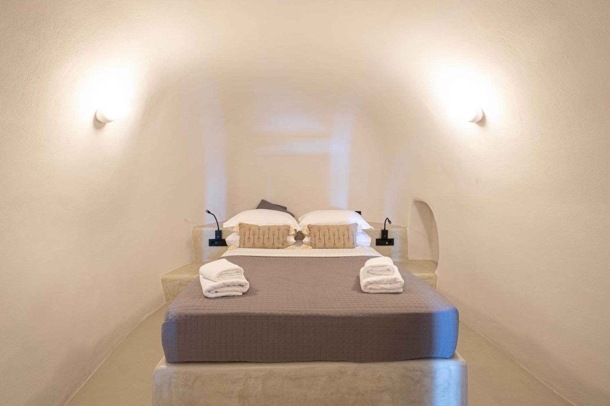 Santoroia Luxury Suites By Caldera Houses Exterior photo