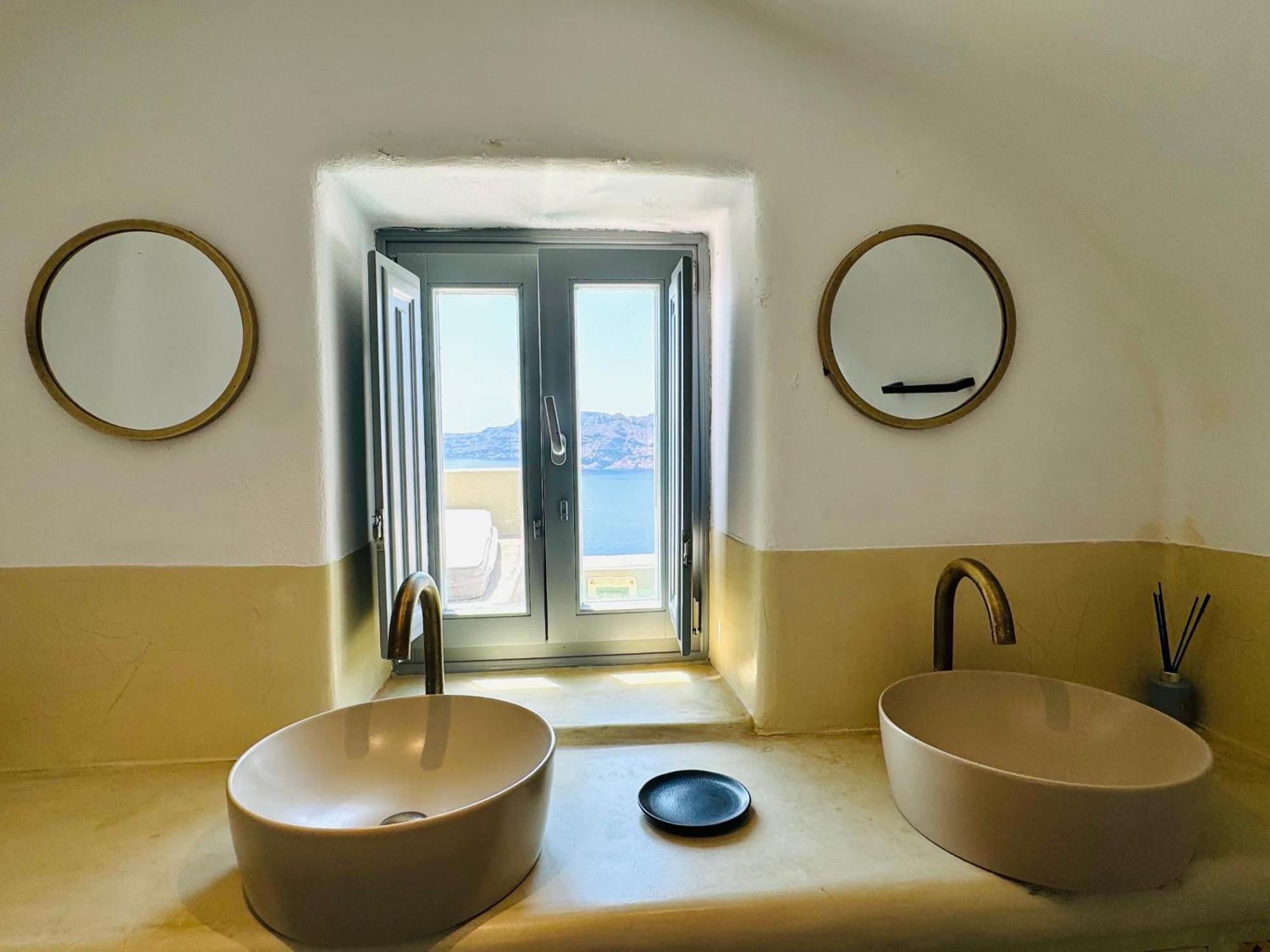 Santoroia Luxury Suites By Caldera Houses Exterior photo