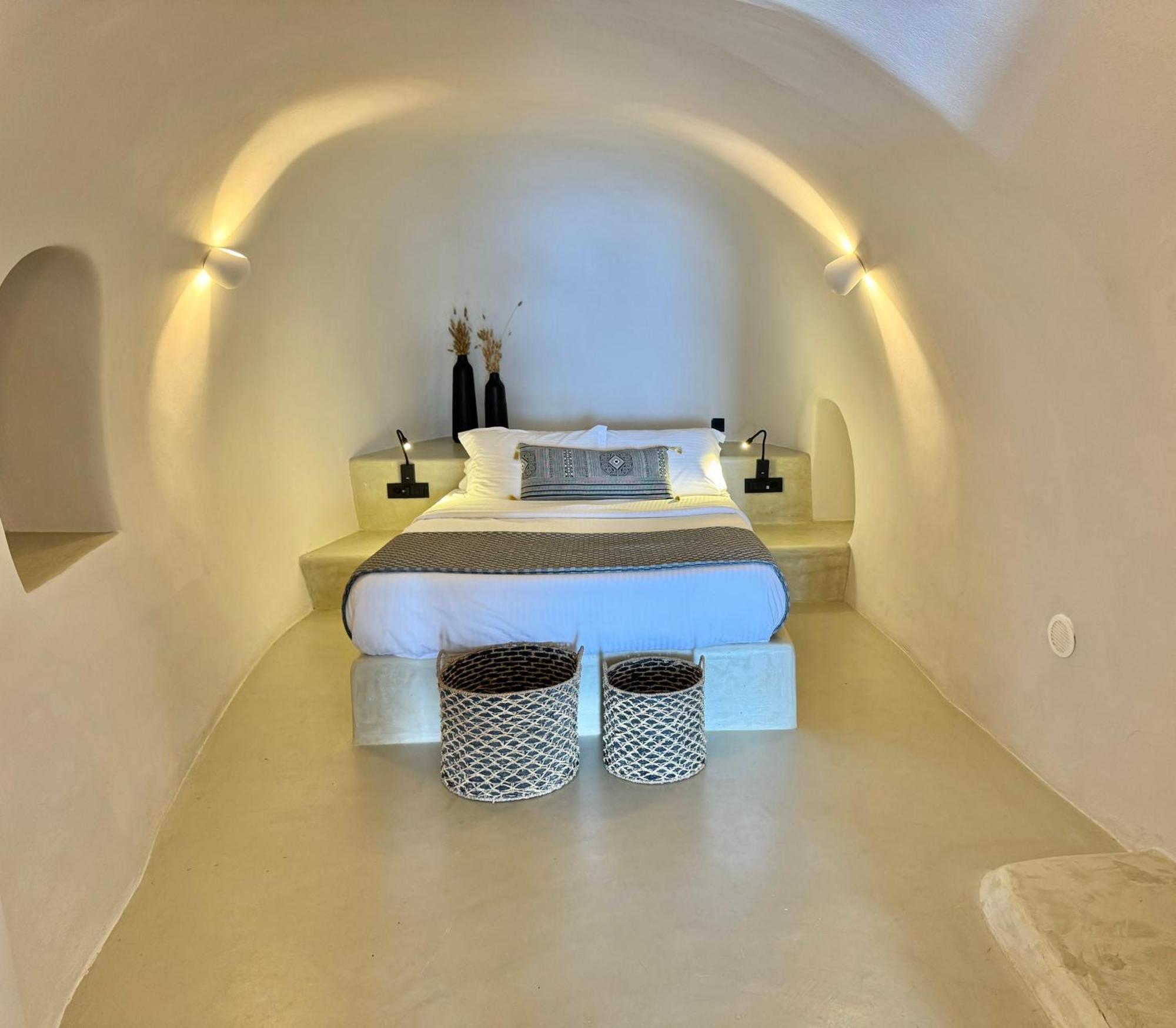 Santoroia Luxury Suites By Caldera Houses Exterior photo