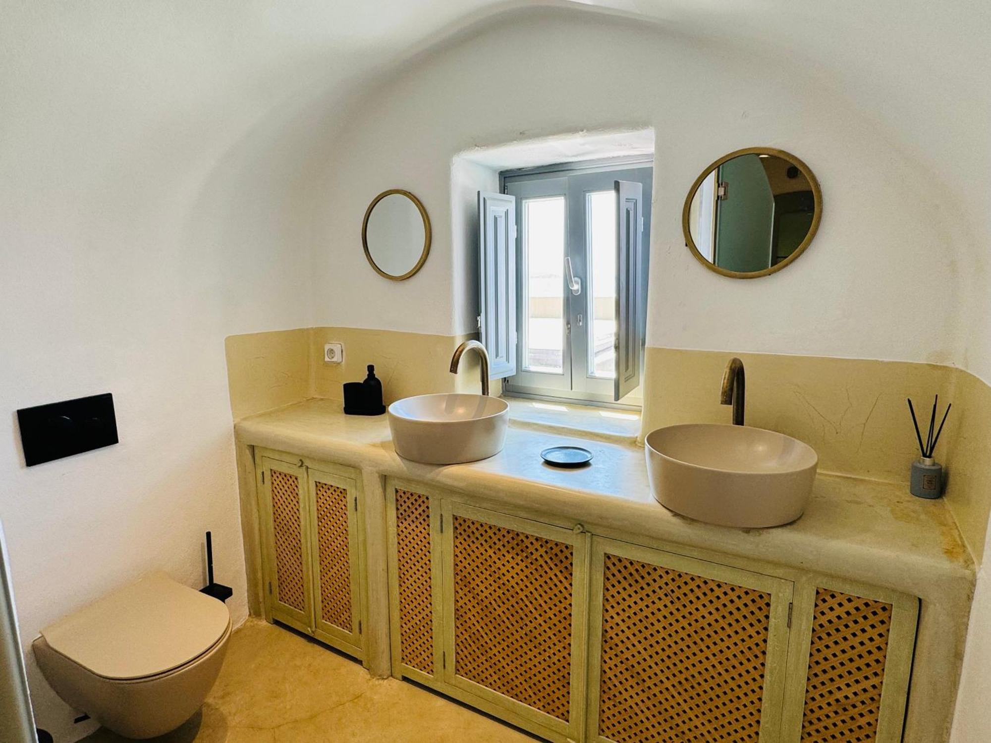 Santoroia Luxury Suites By Caldera Houses Exterior photo