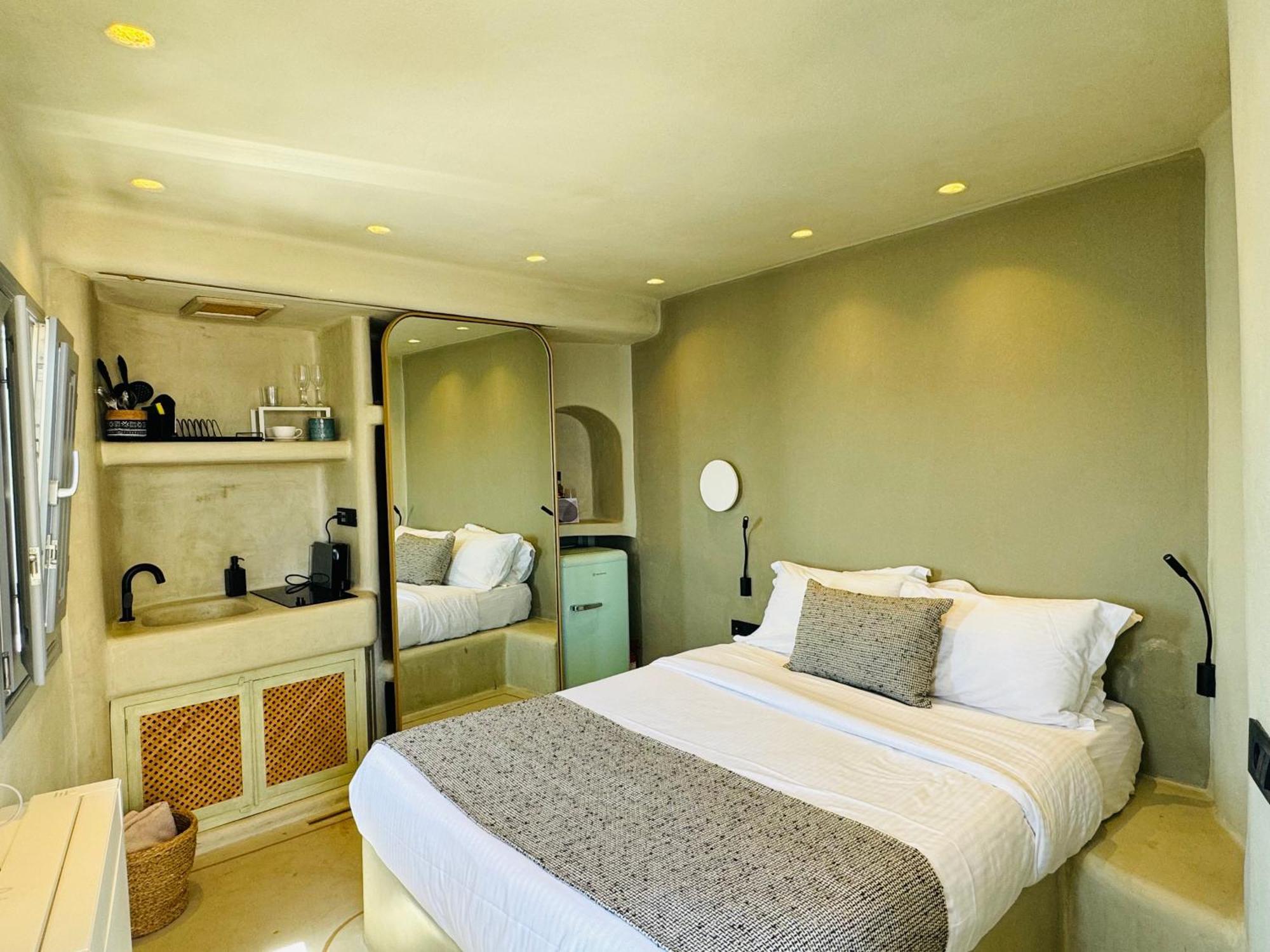 Santoroia Luxury Suites By Caldera Houses Exterior photo